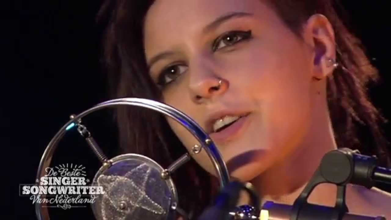 LAKSHMI: Bones & Cigarettes – De Beste Singer-Songwriter van Nederland