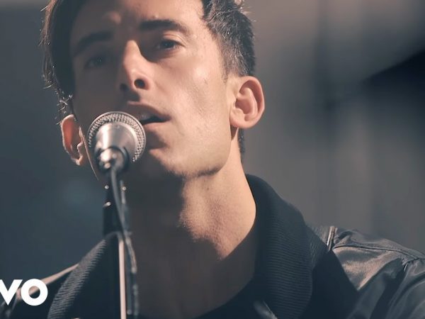 Phil Wickham – Living Hope (Official Music Video)