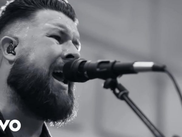 Zach Williams – Chain Breaker (Live from Harding Prison)