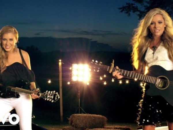 Maddie & Tae – Girl In A Country Song