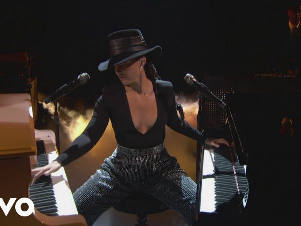 Alicia Keys – Songs I Wish I Wrote (LIVE at the 61st GRAMMYs)