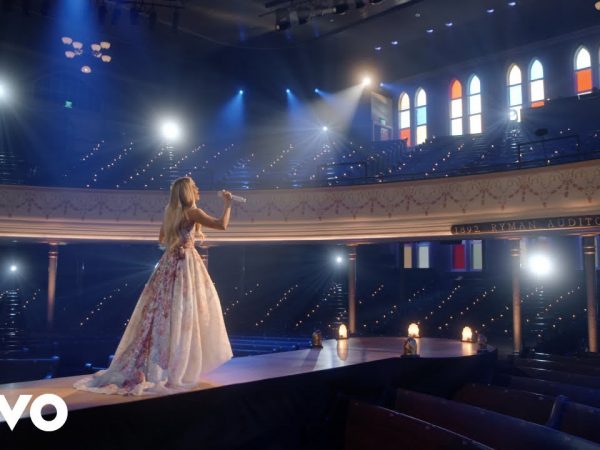 Carrie Underwood – How Great Thou Art (Official Performance Video)